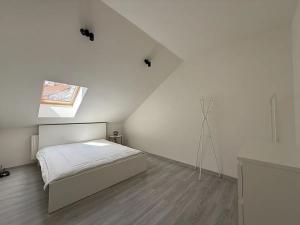 Pronájem bytu 2+kk, Praha - Vršovice, Košická, 4 m2