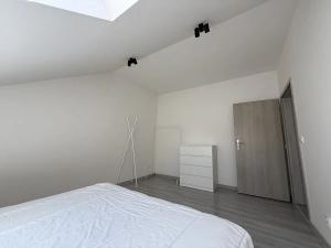 Pronájem bytu 2+kk, Praha - Vršovice, Košická, 4 m2