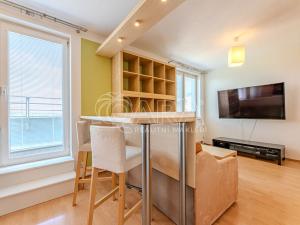 Pronájem bytu 1+kk, Praha - Troja, Hnězdenská, 39 m2