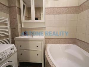 Pronájem bytu 2+kk, Praha - Holešovice, Dělnická, 46 m2