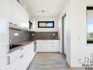 Pronájem bytu 2+kk, Praha - Vysočany, Svatošových, 66 m2