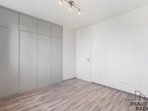 Pronájem bytu 2+kk, Praha - Vysočany, Svatošových, 66 m2