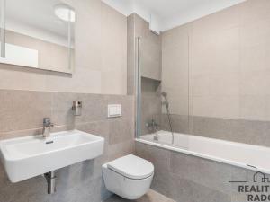 Pronájem bytu 2+kk, Praha - Vysočany, Svatošových, 66 m2