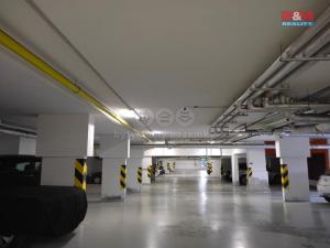 Pronájem garážového stání, Praha, Jeremenkova, 12 m2