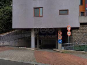 Pronájem garážového stání, Praha, Jeremenkova, 12 m2