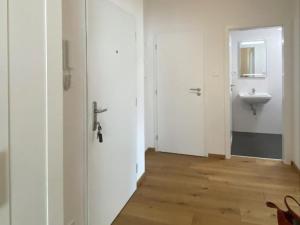 Pronájem bytu 2+kk, Praha - Dejvice, Horoměřická, 63 m2