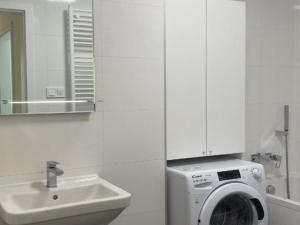 Pronájem bytu 2+kk, Praha - Dejvice, Horoměřická, 63 m2