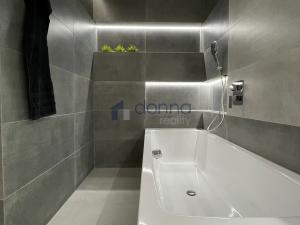 Pronájem bytu 1+kk, Praha, Bělocerkevská, 62 m2
