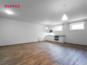 Pronájem bytu 1+kk, Praha - Holešovice, Ortenovo náměstí, 50 m2