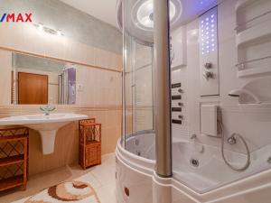 Prodej ubytování, Havířov - Šumbark, U Nádraží, 595 m2