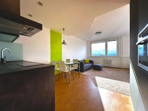 Pronájem bytu 1+kk, Praha, Milánská, 45 m2