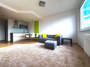 Pronájem bytu 1+kk, Praha, Milánská, 45 m2