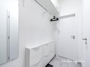 Pronájem bytu 1+kk, Praha - Kyje, Za černým mostem, 27 m2