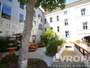 Pronájem bytu 2+kk, Praha, Korunní, 82 m2