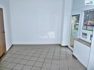 Pronájem obchodního prostoru, Plzeň - Doubravka, Habrmannovo náměstí, 16 m2