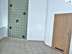 Pronájem obchodního prostoru, Plzeň - Doubravka, Habrmannovo náměstí, 16 m2