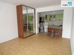 Pronájem bytu 1+kk, Plzeň - Doubravka, Habrmannovo náměstí, 33 m2