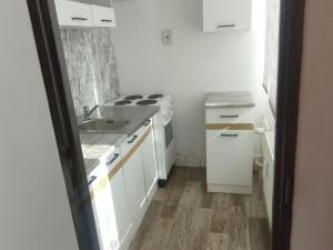 Pronájem bytu 1+kk, Pardubice - Polabiny, Bělehradská, 28 m2