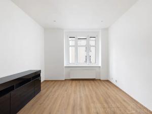 Pronájem bytu 2+kk, Praha - Vinohrady, Velehradská, 49 m2