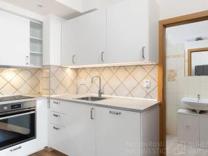 Pronájem bytu 2+kk, Praha - Vinohrady, Velehradská, 49 m2