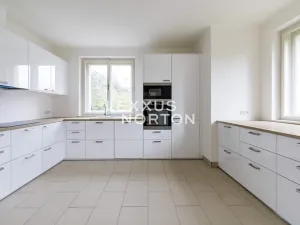 Pronájem rodinného domu, Praha - Smíchov, K vodojemu, 250 m2
