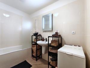 Pronájem bytu 1+kk, Praha - Modřany, Vorařská, 55 m2