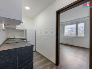 Pronájem bytu 2+1, Karlovy Vary, Charkovská, 49 m2
