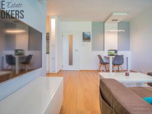 Pronájem bytu 2+kk, Praha - Troja, Hnězdenská, 39 m2