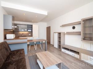 Pronájem bytu 2+kk, Praha - Vysočany, Pod Harfou, 55 m2