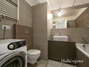 Pronájem bytu 2+kk, Praha - Hrdlořezy, Učňovská, 54 m2