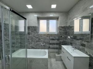 Prodej rodinného domu, Břežany II, 163 m2