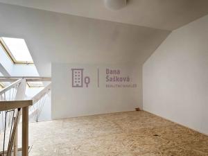 Pronájem bytu 1+kk, Jindřichův Hradec, nám. Míru, 67 m2