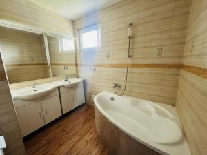 Prodej rodinného domu, České Meziříčí, V Poli, 200 m2