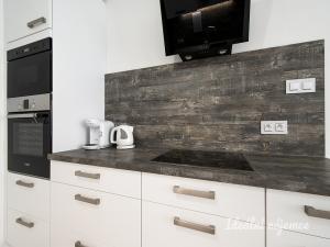 Pronájem bytu 2+kk, Praha - Kobylisy, Rajmonova, 47 m2