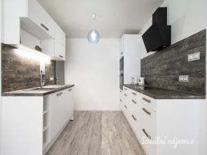 Pronájem bytu 2+kk, Praha - Kobylisy, Rajmonova, 47 m2