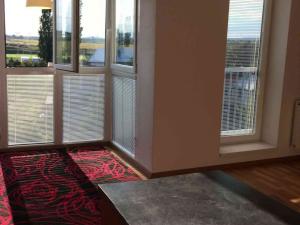 Pronájem bytu 3+kk, Praha - Vinoř, Mlázovická, 60 m2