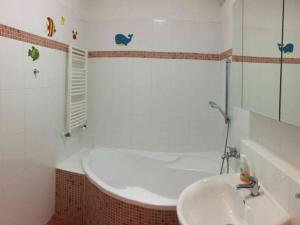 Pronájem bytu 3+kk, Praha - Vinoř, Mlázovická, 60 m2