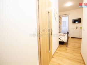 Pronájem bytu 1+kk, Jindřichův Hradec - Jindřichův Hradec I, nám. Míru, 25 m2