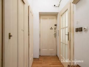 Pronájem bytu 1+kk, Praha - Libeň, Na Rokytce, 29 m2