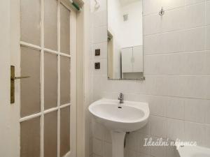 Pronájem bytu 1+kk, Praha - Libeň, Na Rokytce, 29 m2