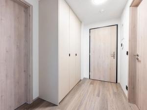 Pronájem bytu 2+kk, Praha - Hlubočepy, Na Zlíchově, 53 m2