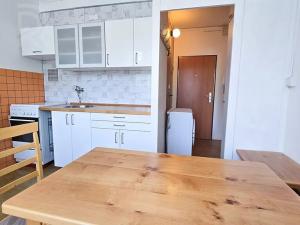 Pronájem bytu 1+1, Praha - Letňany, Dobratická, 31 m2