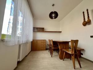 Pronájem bytu 2+1, Praha - Dejvice, Evropská, 67 m2