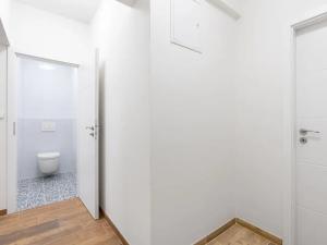 Pronájem bytu 2+kk, Praha - Břevnov, Heleny Malířové, 37 m2