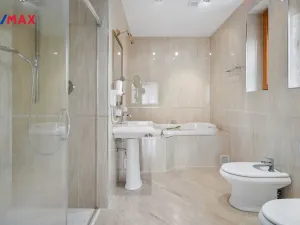 Prodej rodinného domu, Jenišov - Pod Rohem, K Rohu, 435 m2