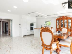 Prodej rodinného domu, Buštěhrad, Břízová, 250 m2