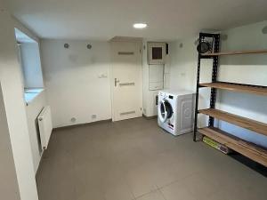 Pronájem bytu 2+kk, Praha - Košíře, Mikšovského, 57 m2
