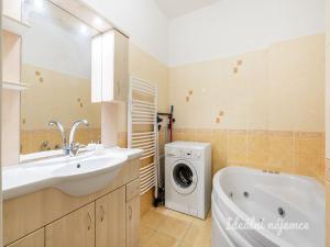 Pronájem bytu 2+1, Praha - Michle, Počátecká, 68 m2