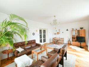 Pronájem bytu 3+1, Praha - Troja, Na Šutce, 100 m2