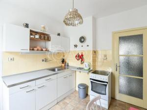 Pronájem bytu 3+1, Praha - Troja, Na Šutce, 100 m2